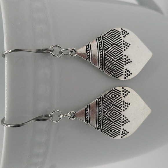 1863- Handmade Geometric Dangle Earrings NWT - Picture 2 of 7